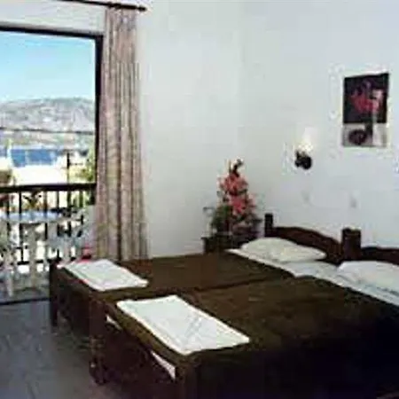 Titania Hotel 2*