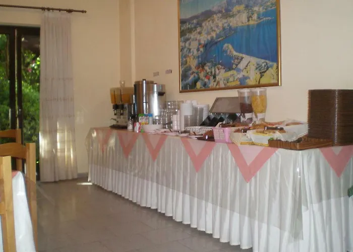 酒店 Titania 卡尔帕索斯